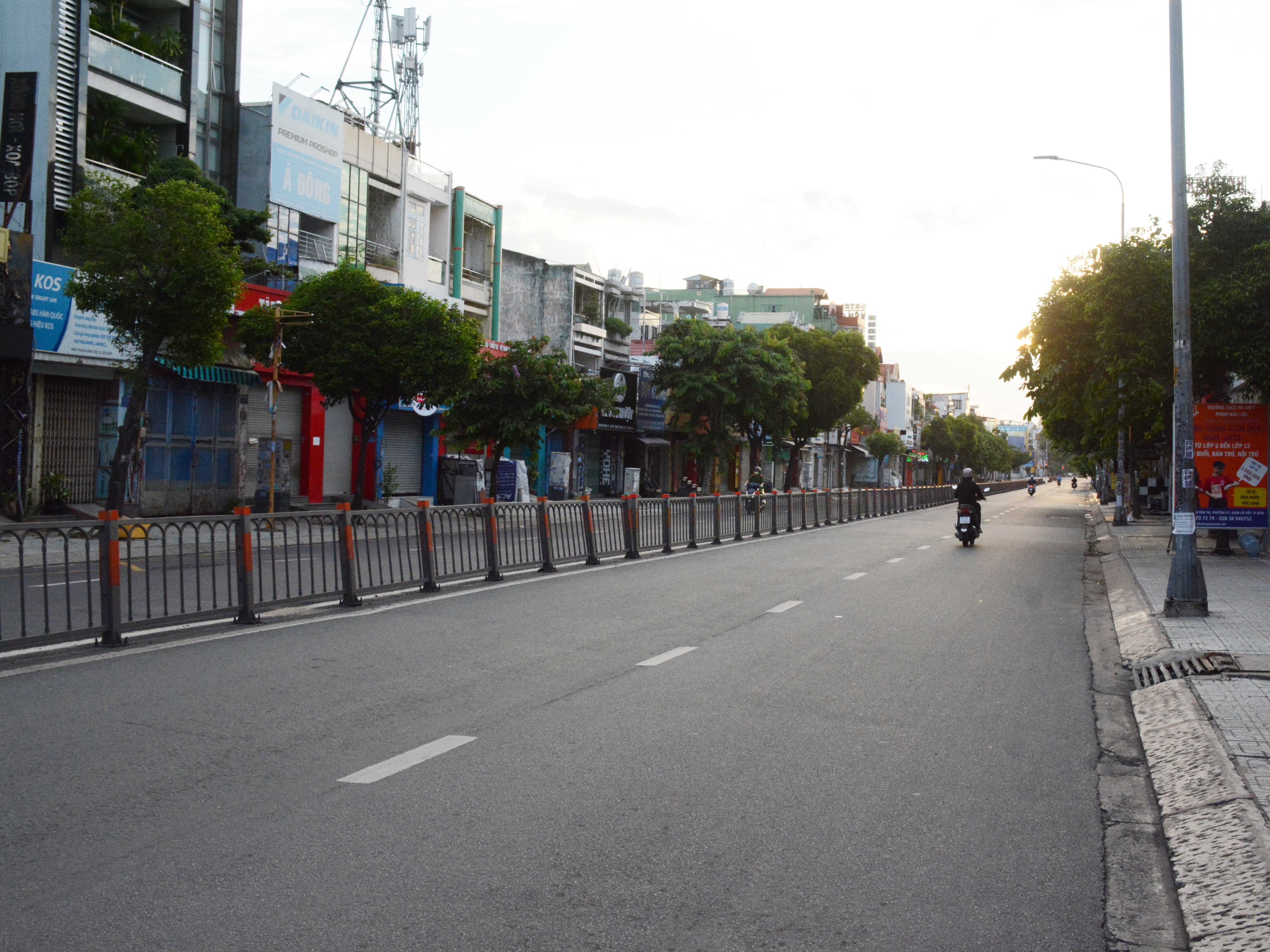 TP Hồ Chí Minh tiếp tục thực hiện giãn cách xã hội thêm 1 tháng